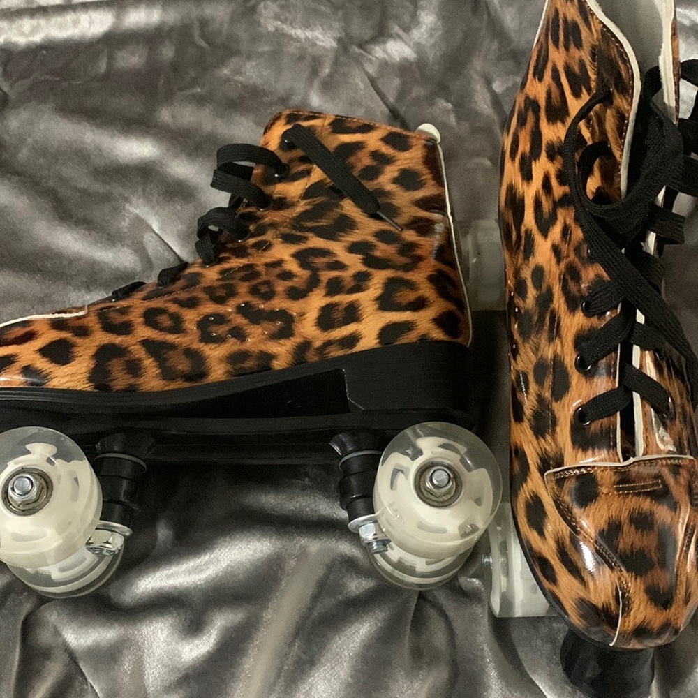 Light up roller skates. Size 10 cheetah skates. Good gripping wheels